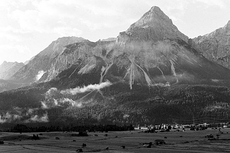 Still missing this view…
#staybrokeshootfilm #filmisnotdead #kodaktmax #analogphotography